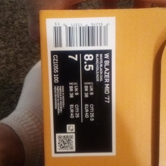 Shoes - Picture 4 of 4